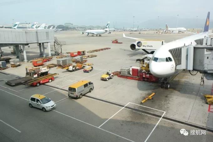 面對經濟不景氣和供應鏈中斷的困境，香港航空貨運推遲了貨物檢查新規！